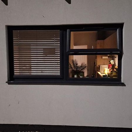 Deluxe Single Room Only For One Adult Northolt  Exterior photo