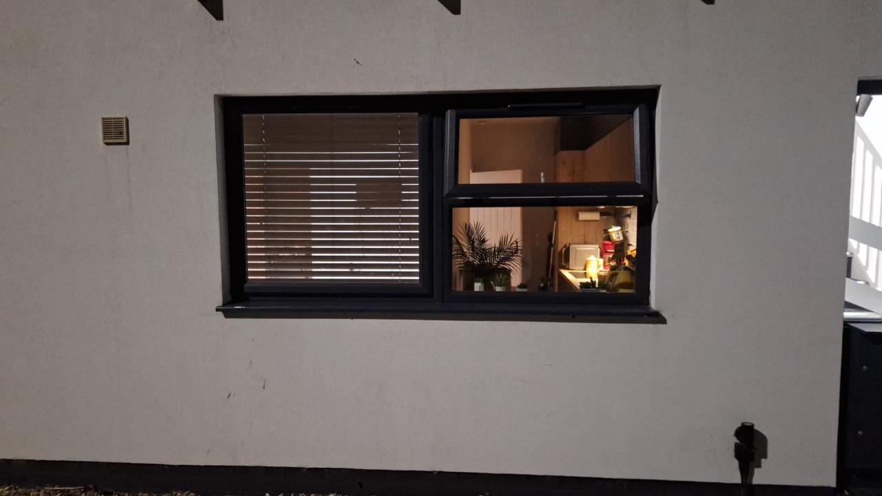 Deluxe Single Room Only For One Adult Northolt  Exterior photo