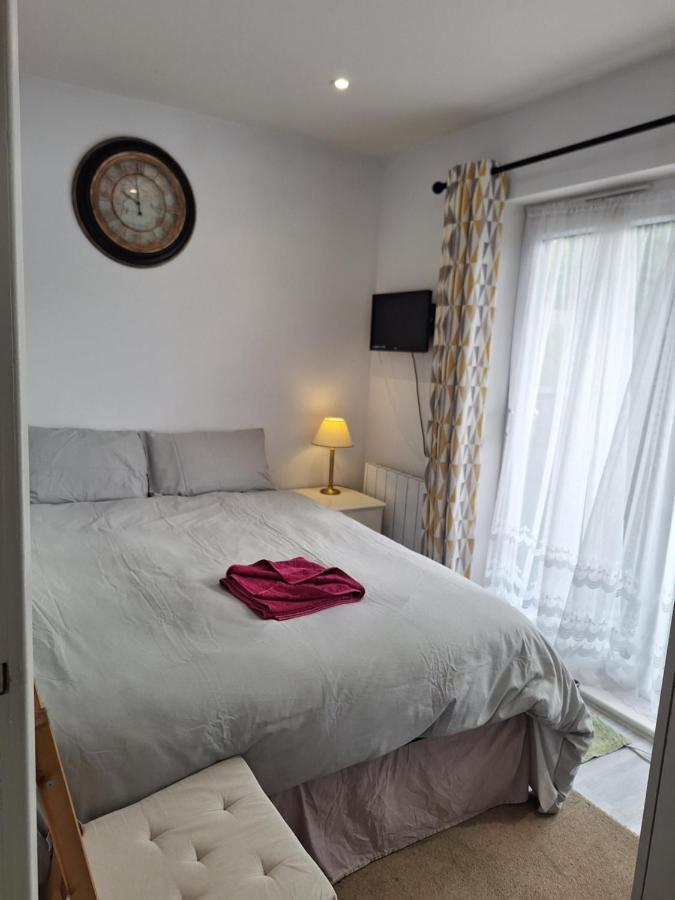 Deluxe Single Room Only For One Adult Northolt  Exterior photo