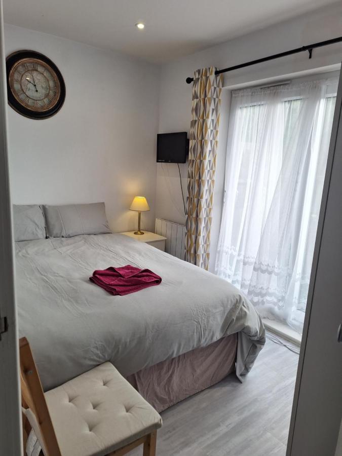Deluxe Single Room Only For One Adult Northolt  Exterior photo